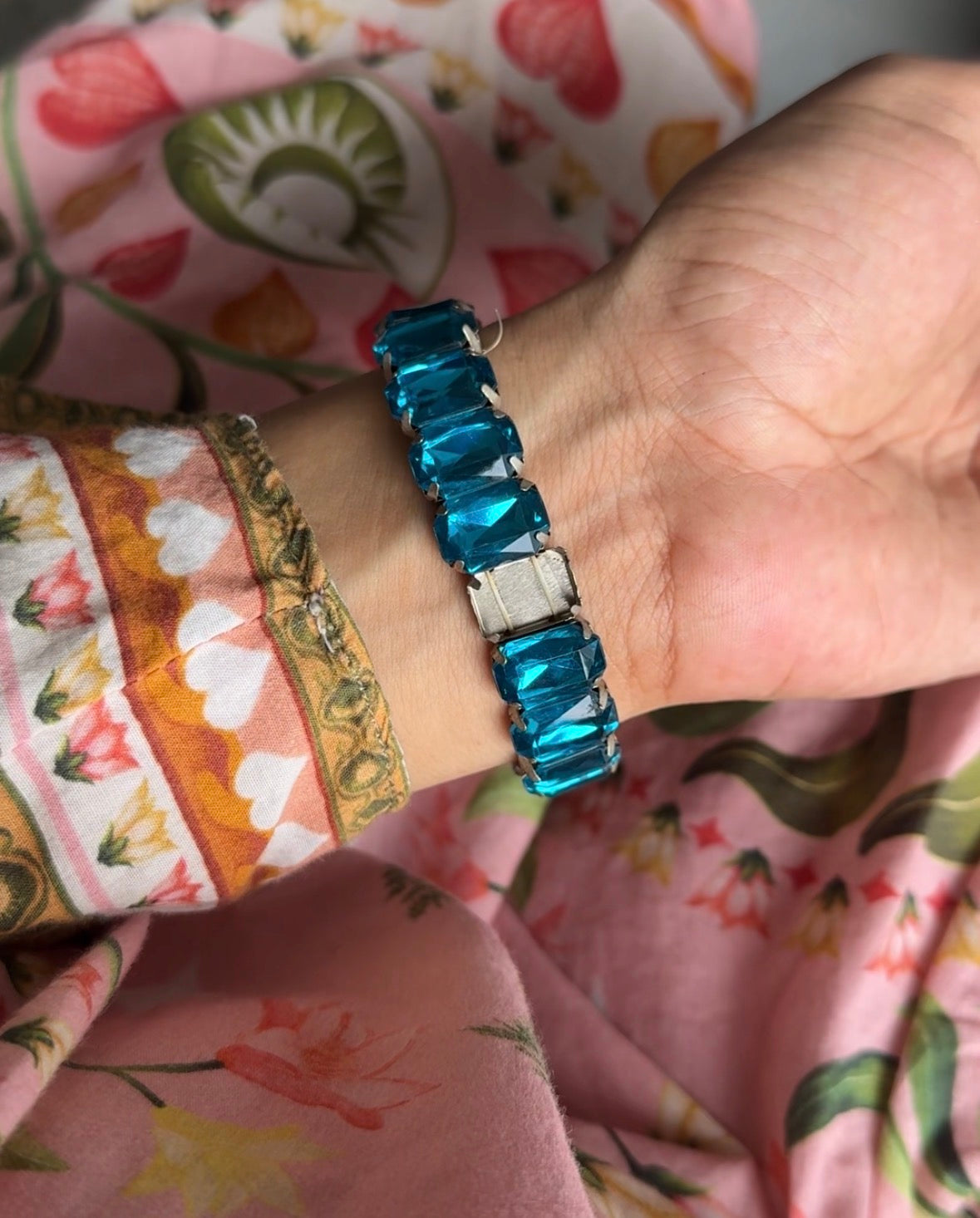 ONE STONE MISSING BRACELET