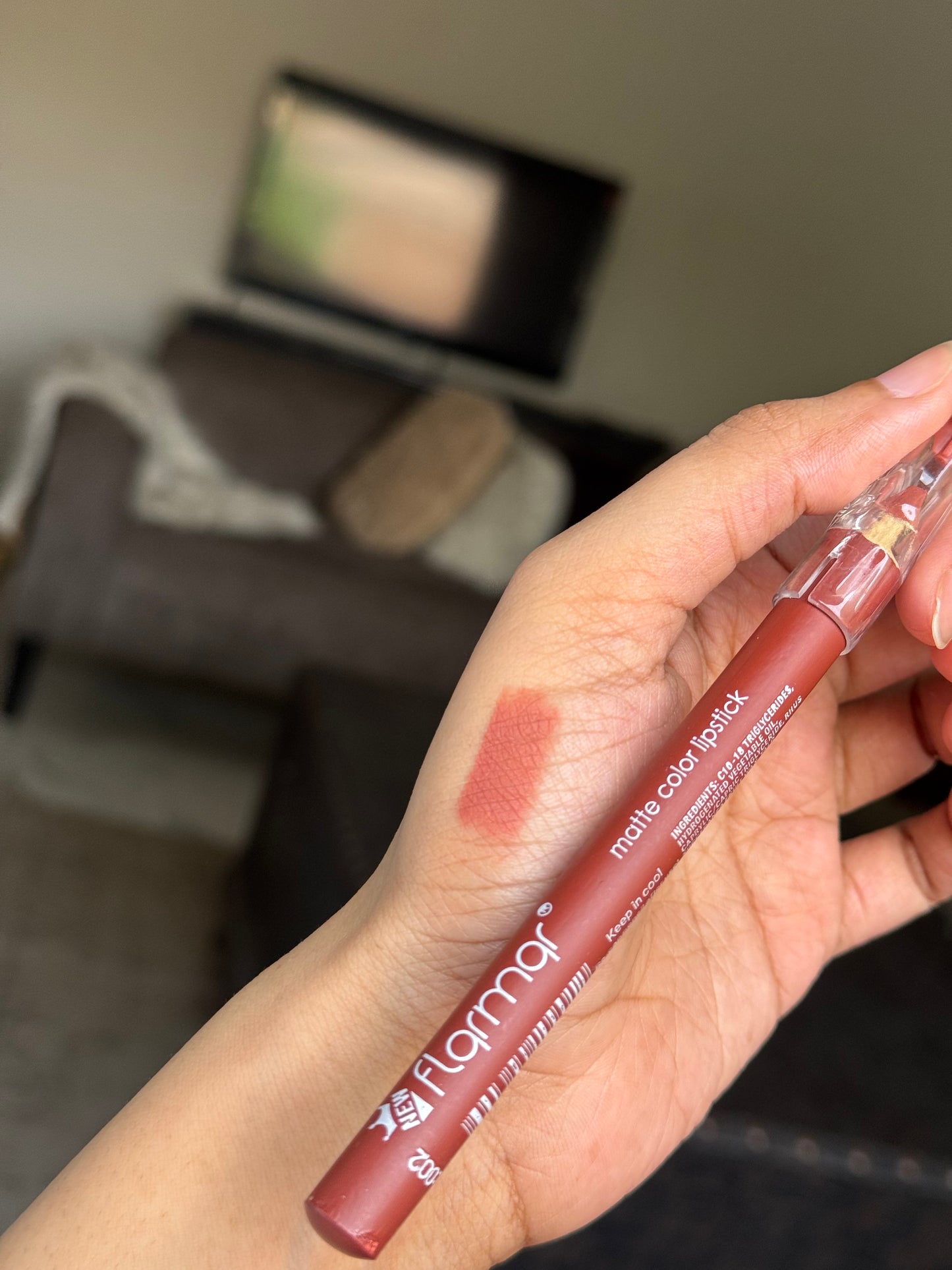 NO 2 FLORMAR LIP LINER