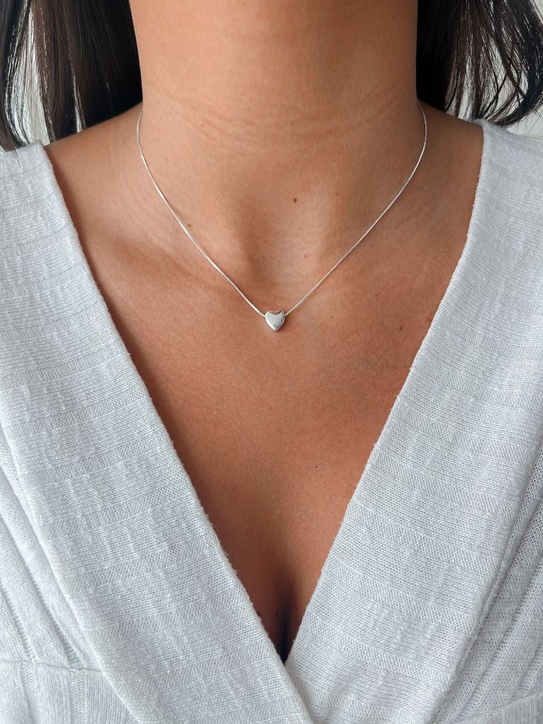 A61 SILVER HEART NECKLACE