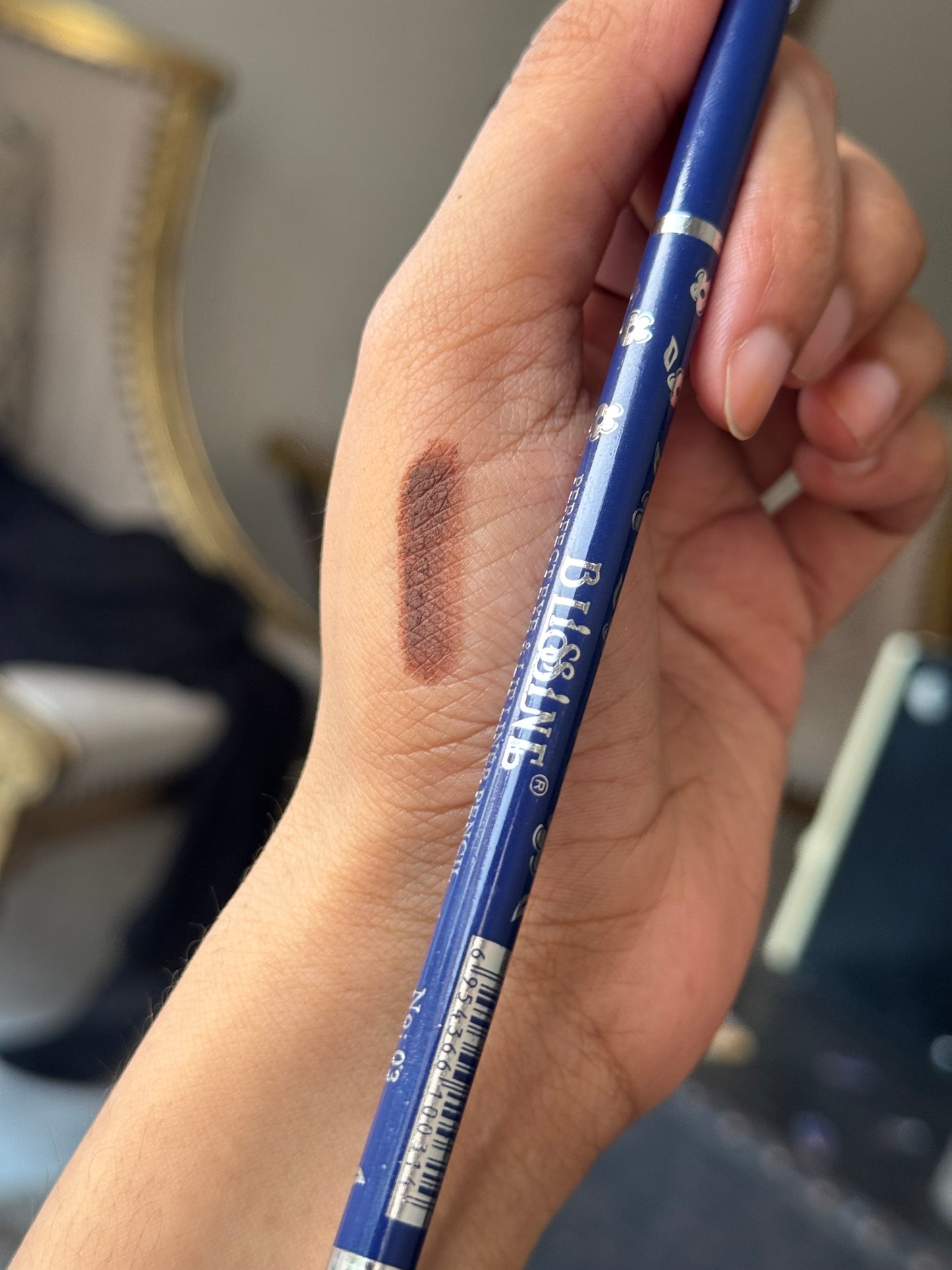 DARK BROWN LIP LINER BY BLISSINE