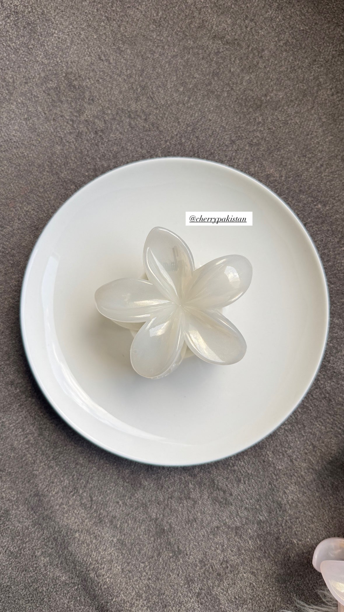 A158 PLAIN FLOWER HAIR CLAWS