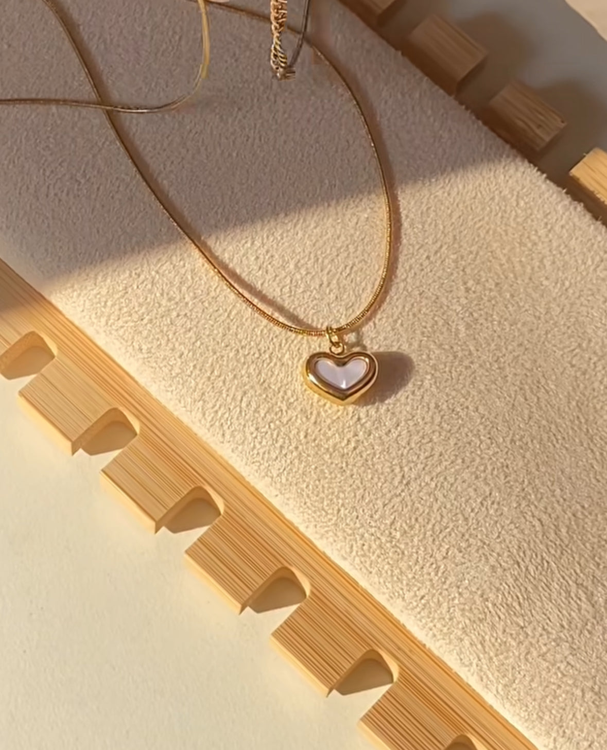 B142 HEART NECKLACE