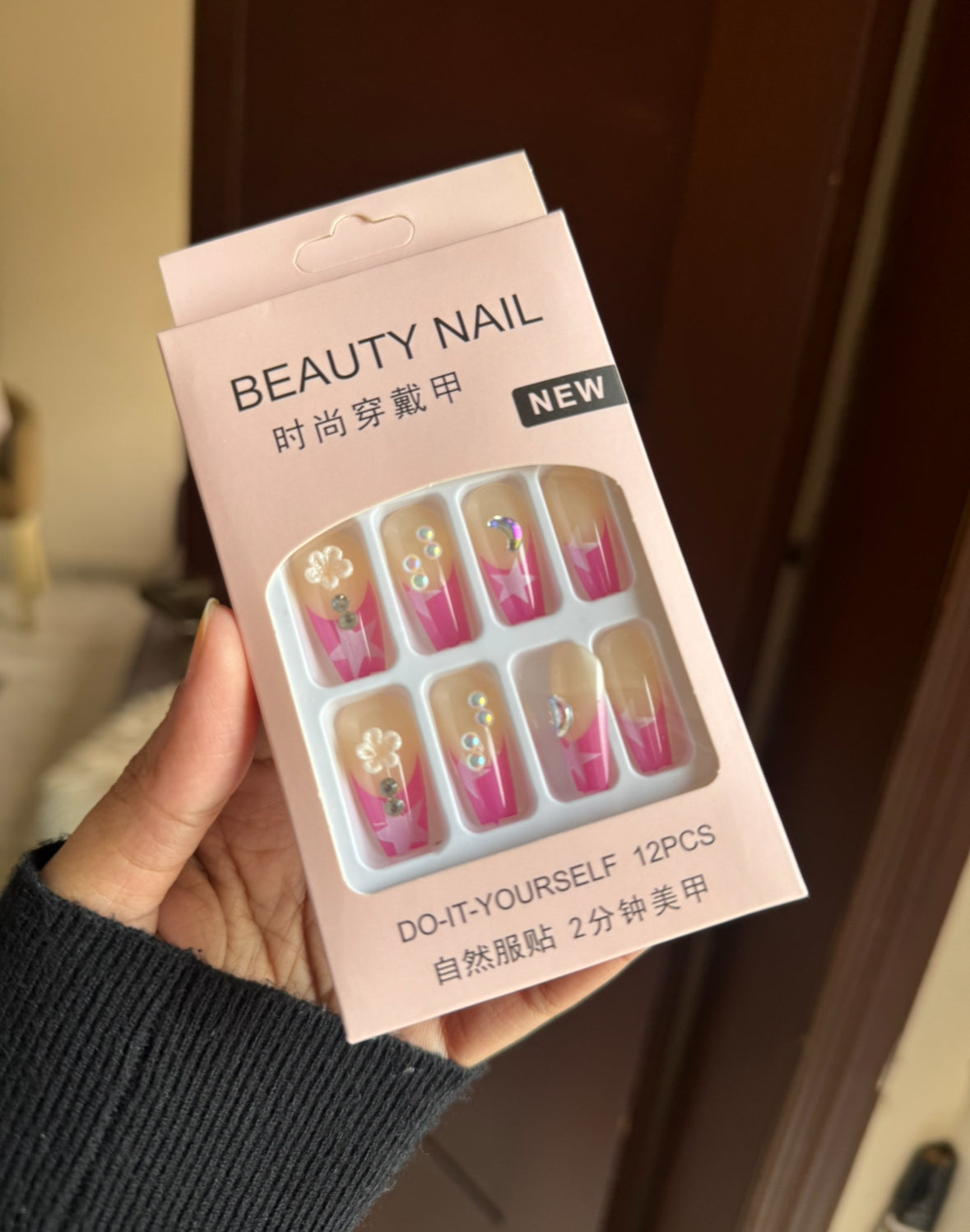 C40 NAIL SET WITH STICKER PACK (12 PIECES)