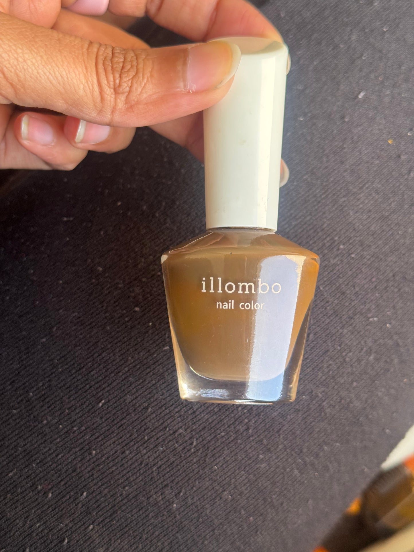 Y04 illombo nail color