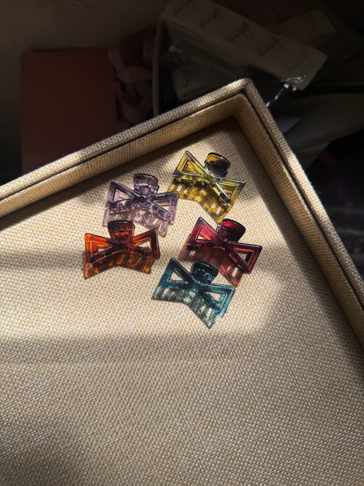 SMALL ACRYLIC BOW CLAW CLIP
