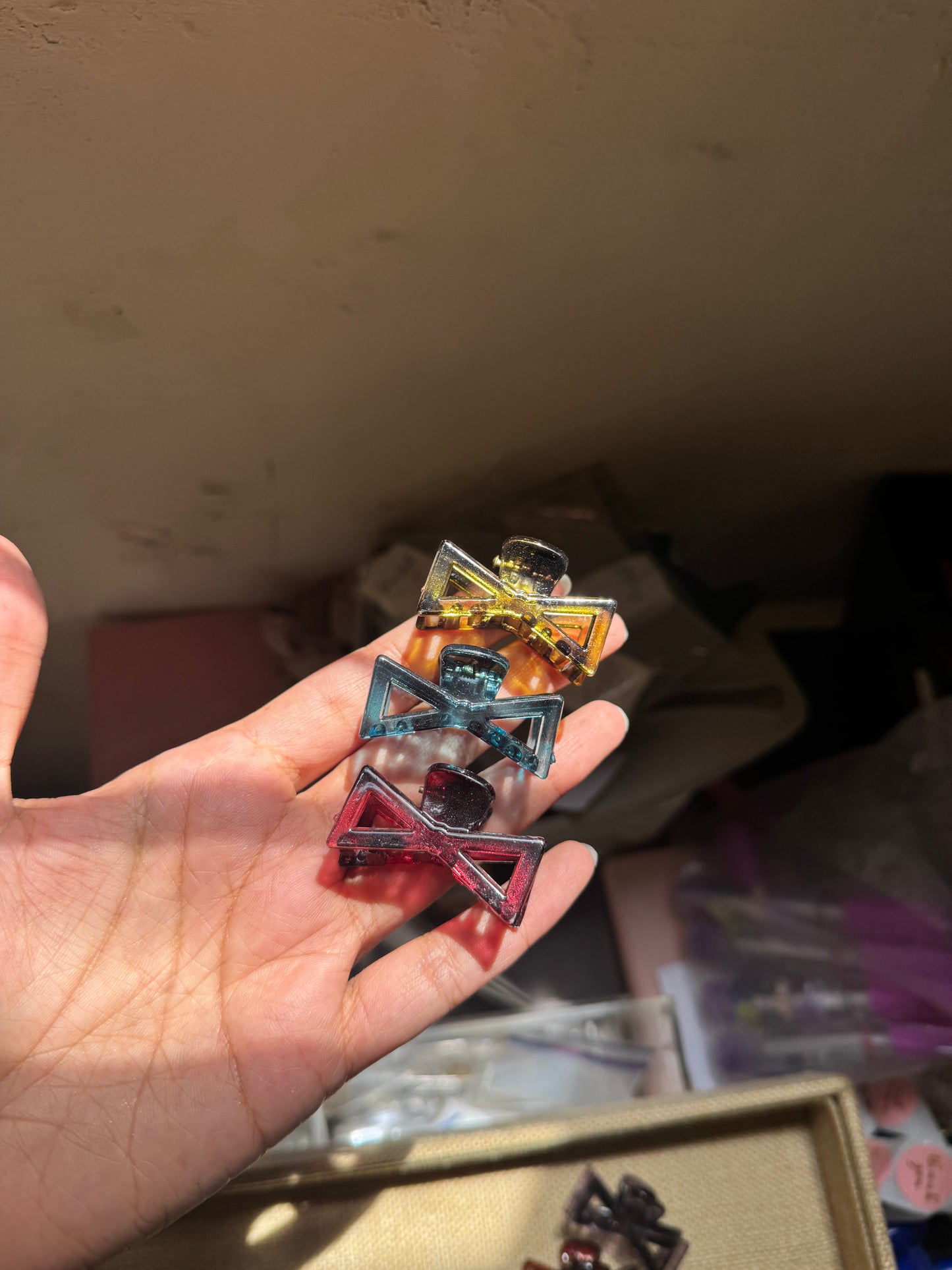 SMALL ACRYLIC BOW CLAW CLIP