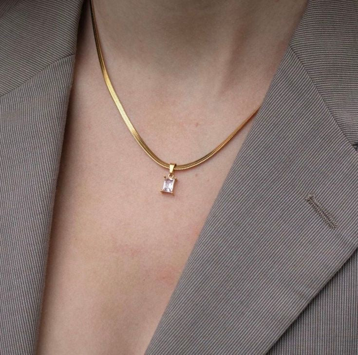E165 NECKLACE