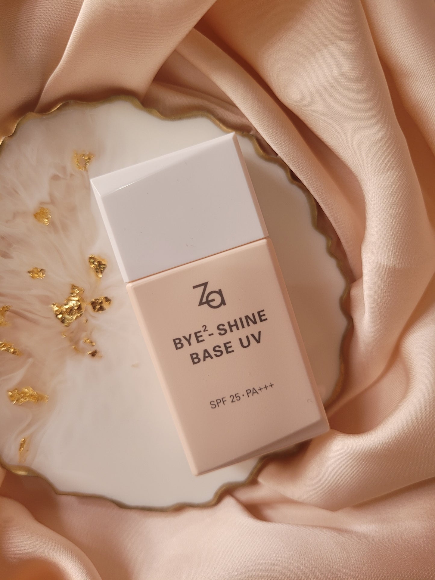 (D) ZA BASE BYE BYE SHINE PORE MINIMISING SUNSCREEN + PRIMER