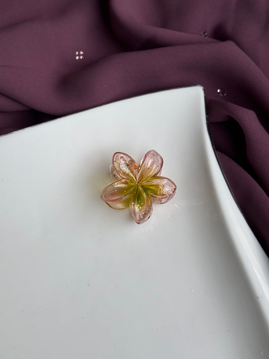 GREEN MINI FLOWER HAIR CLAW