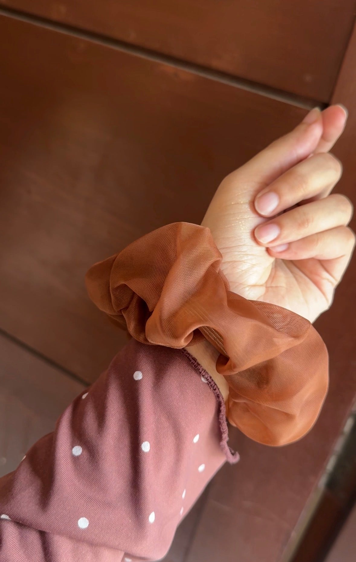 BROWN ORGANZA SCRUNCHIE