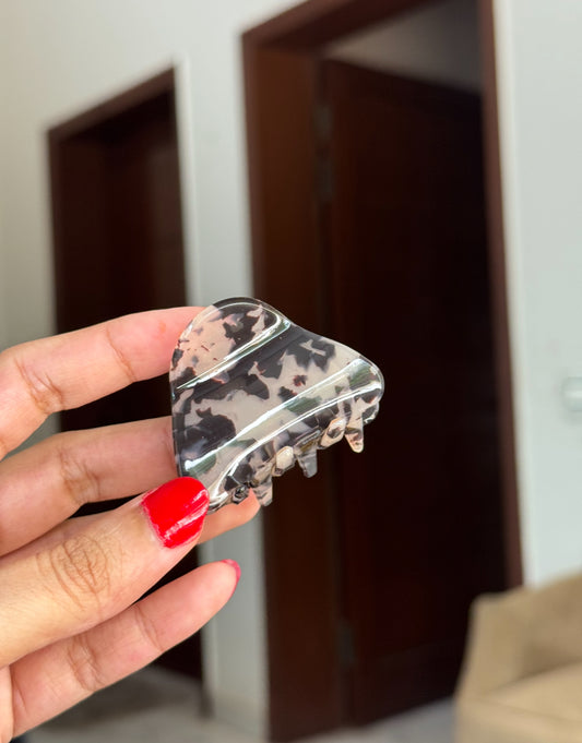 C80 RESIN HAIR CLAW