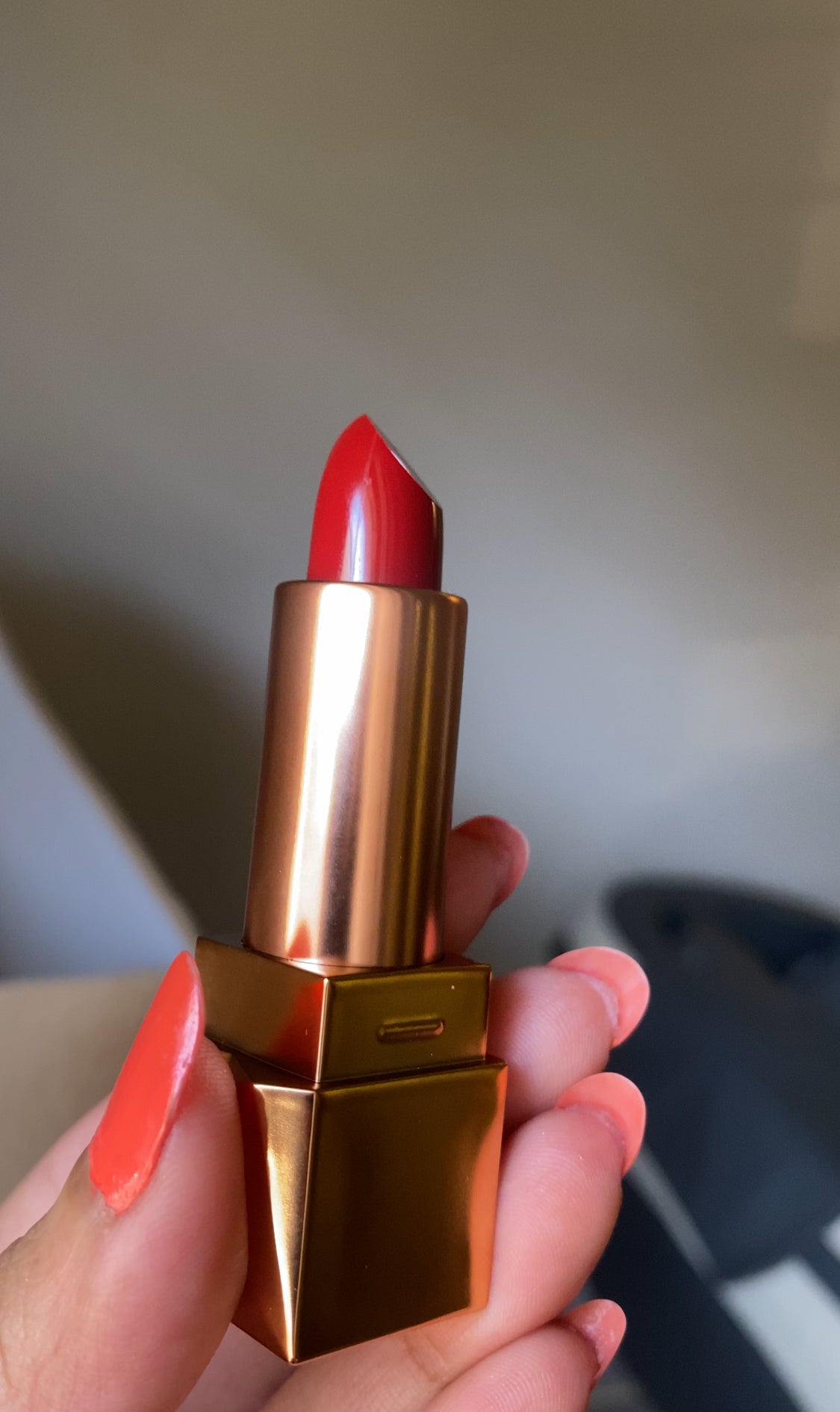 D 07 MORECOOL LIPSTICK