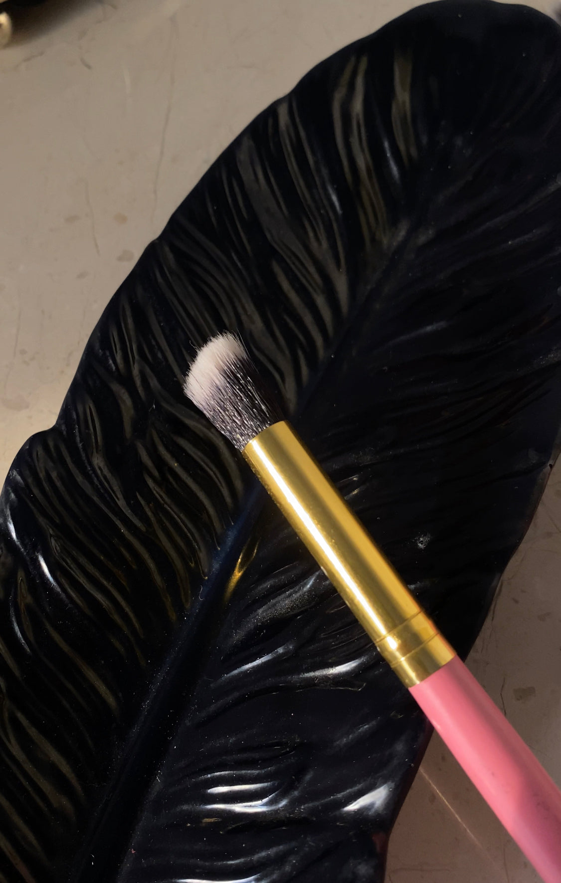 PINK EYESHADOW BLENDING BRUSH