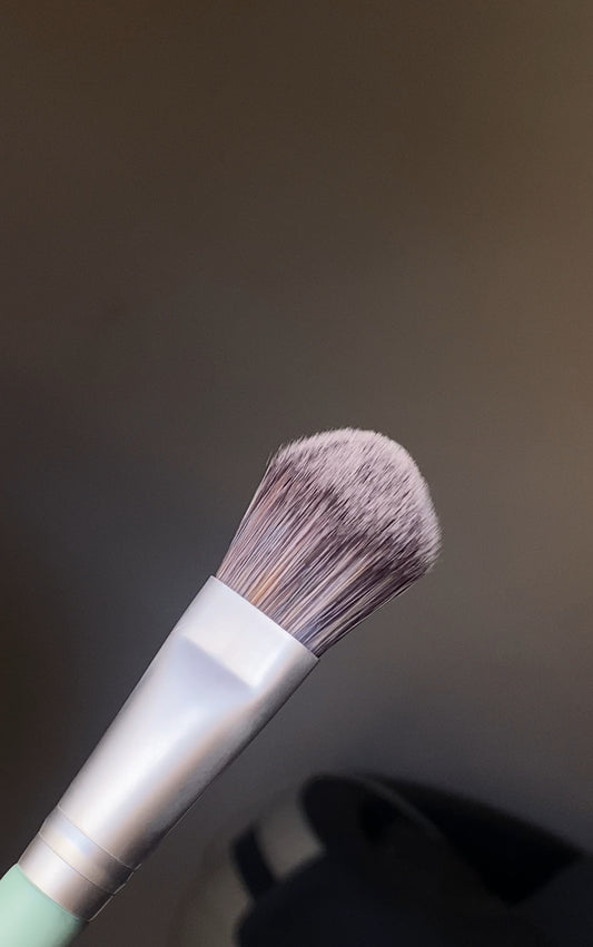 (D) MINT BEAR FOUNDATION BRUSH