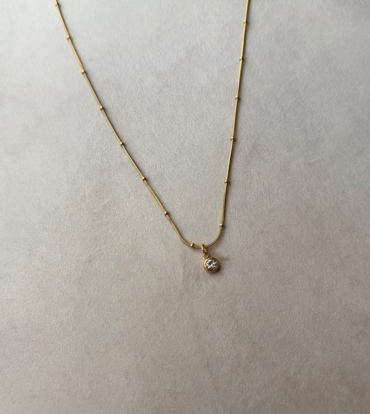 C125 MINIMAL STONE NECKLACE