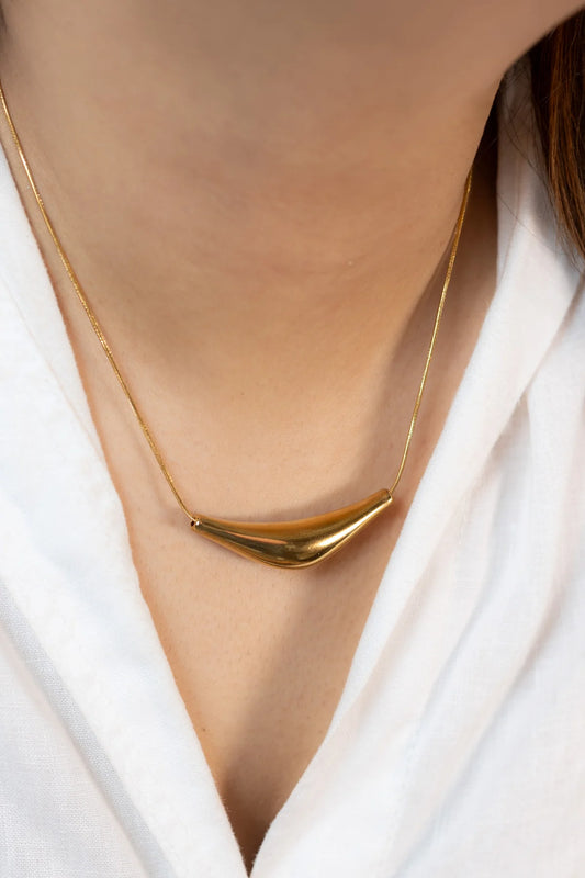 A48 GOLDEN NECKLACE