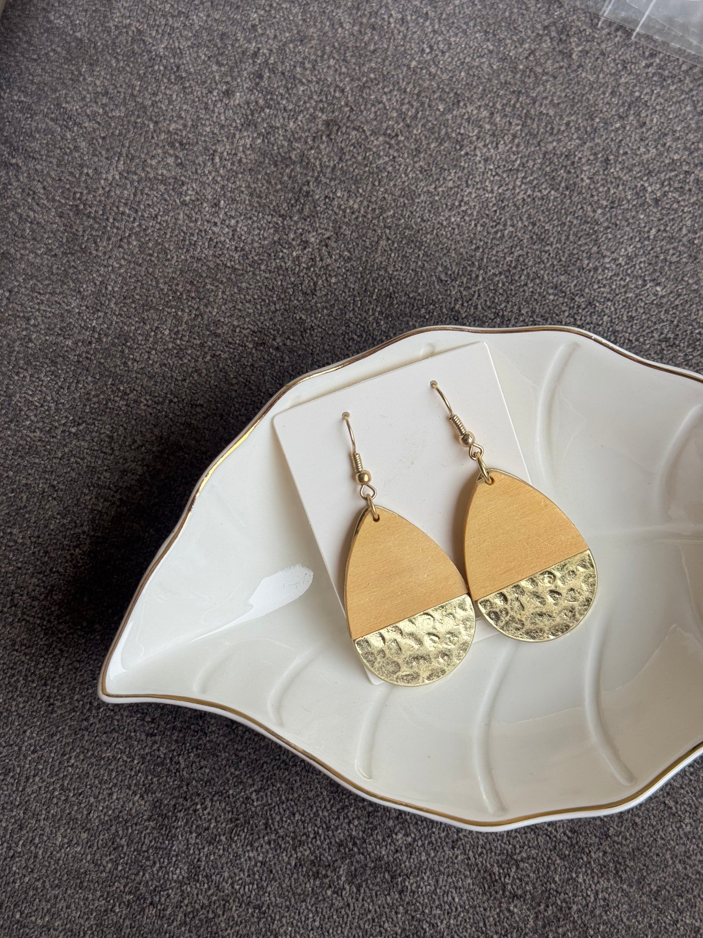 D105 EARRINGS