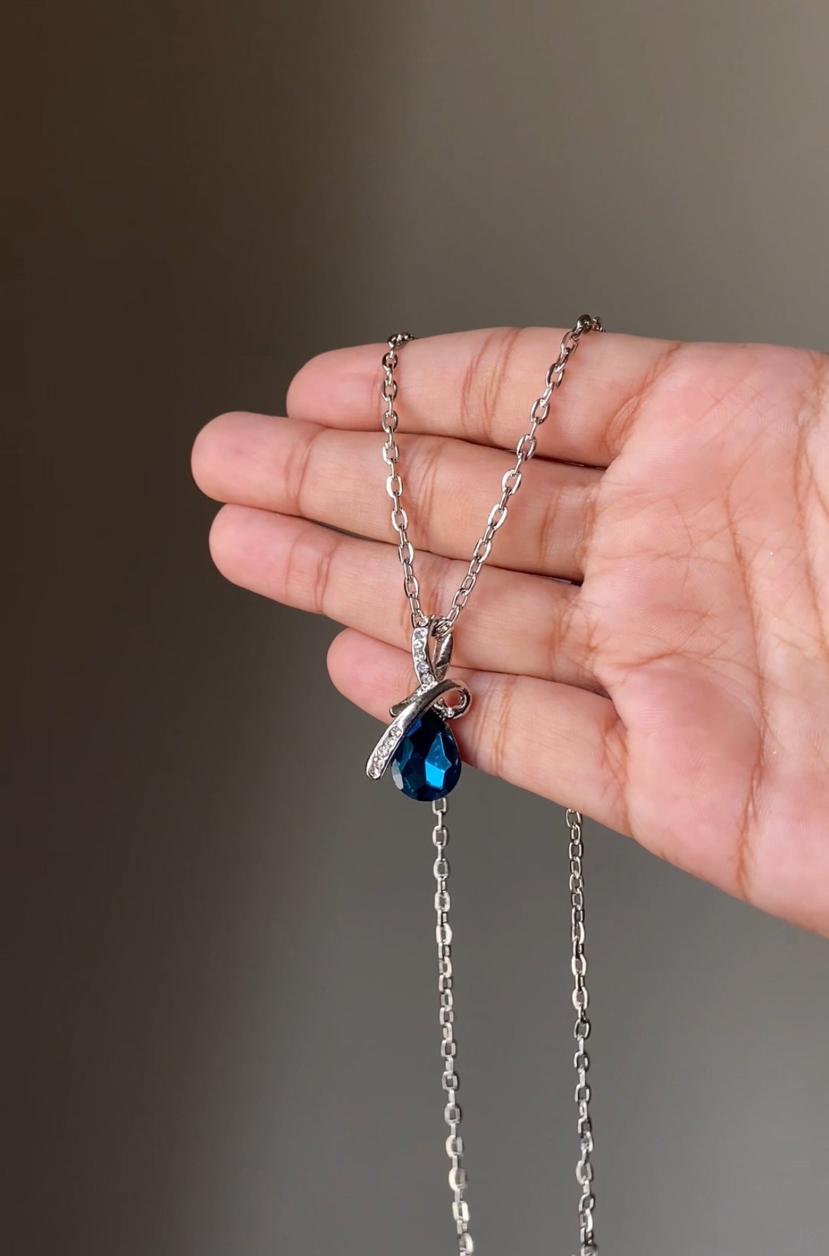 E396 BLUE STONE PENDANT