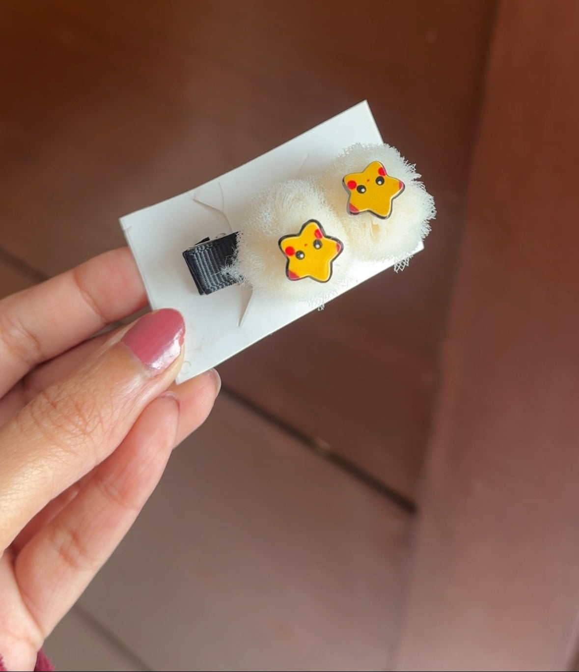 C97 FUR BALL HAIR PIN