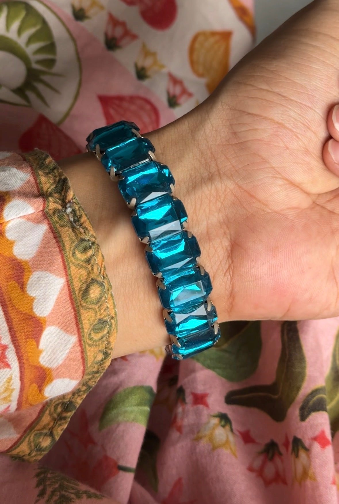 ONE STONE MISSING BRACELET