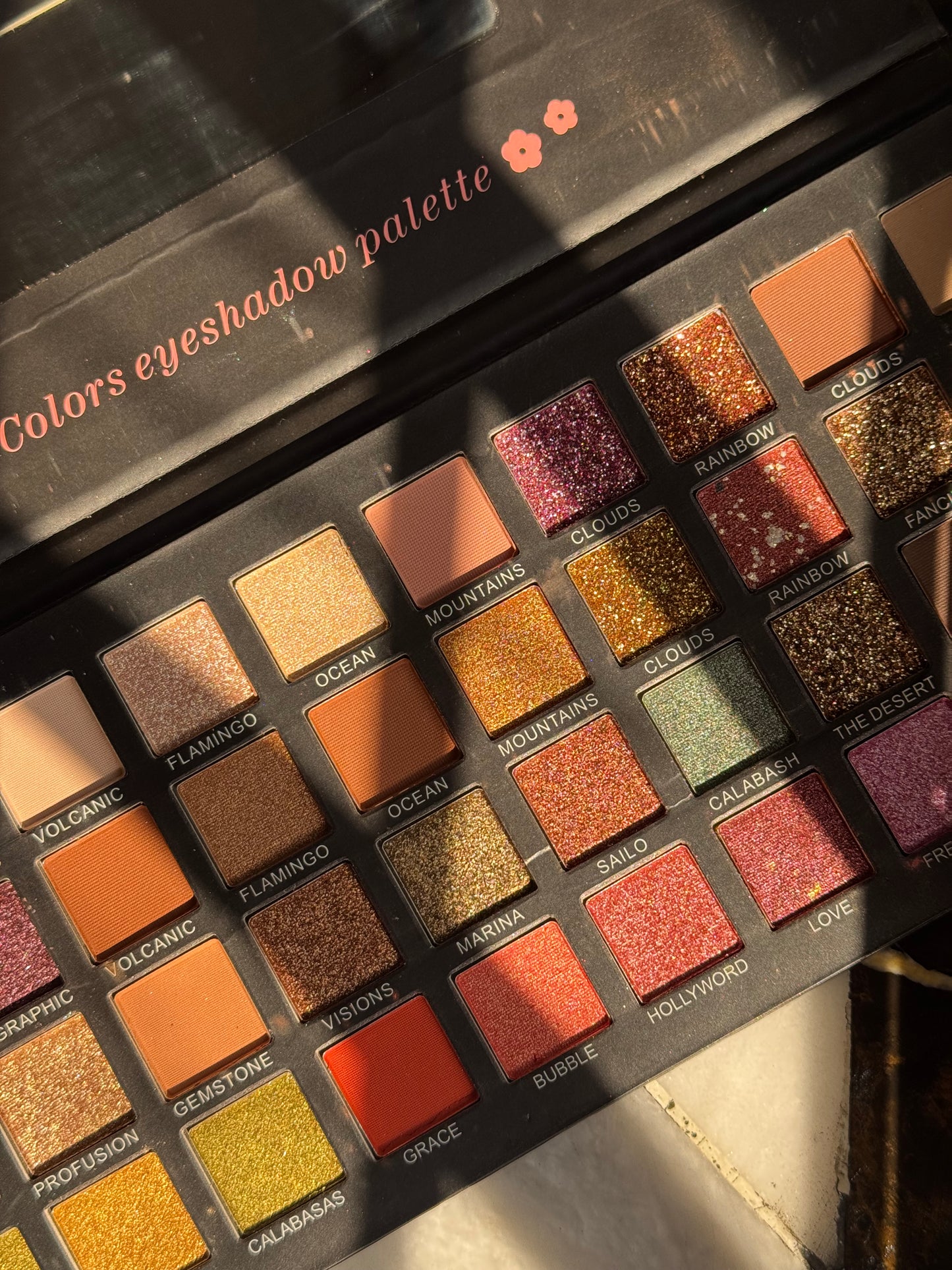 THE EARTH NATURAL EYESHADOW PALETTE