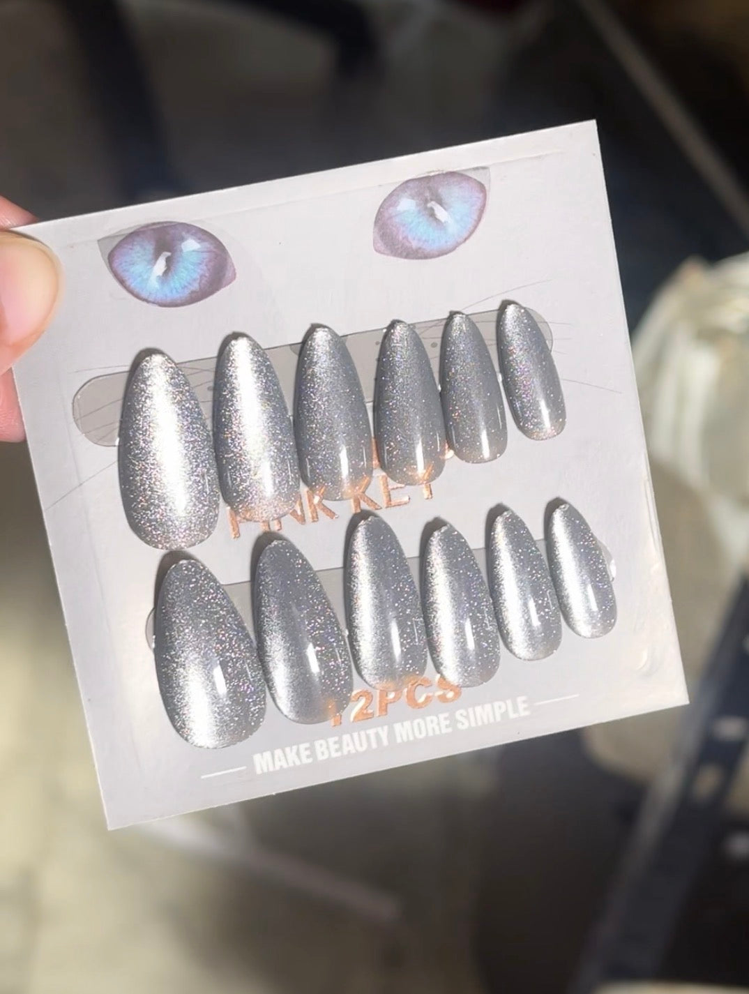SILVER CAT EYED ALMOND SHAPE PRESS ON NAILS