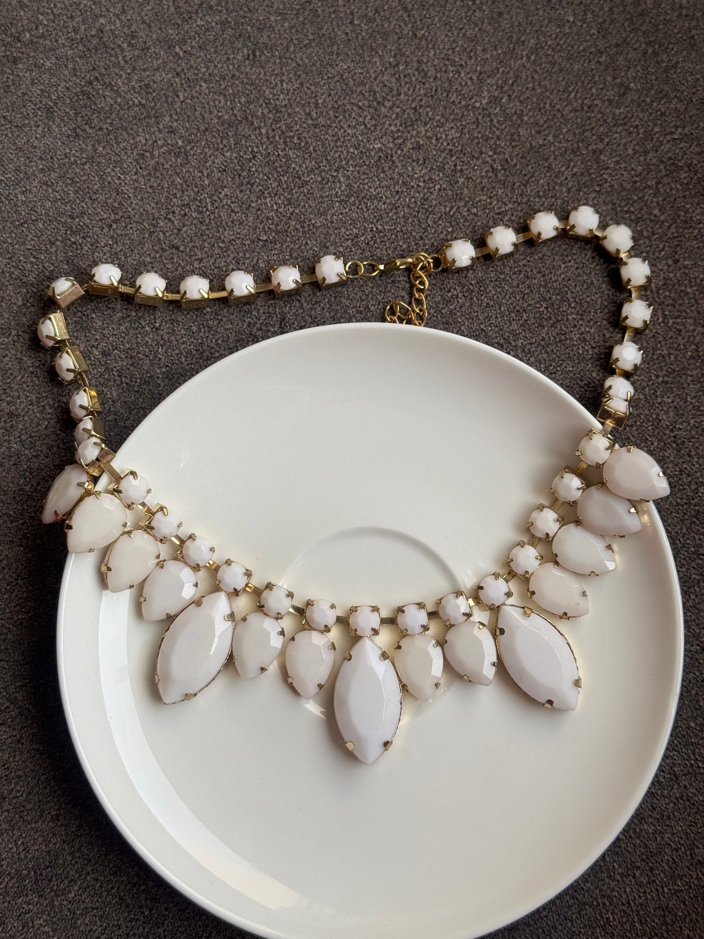 B223 FANCY WHITE NECKLACE