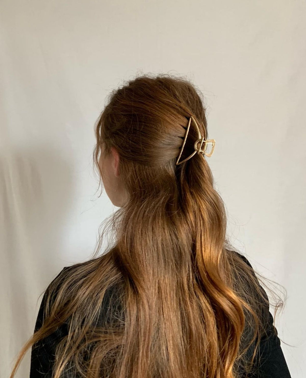 C15 METAL TWISTED HAIR CLAW