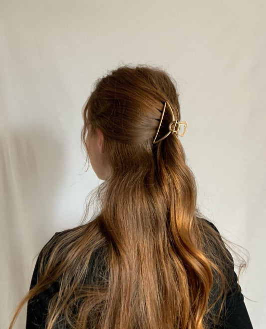 C15 METAL TWISTED HAIR CLAW