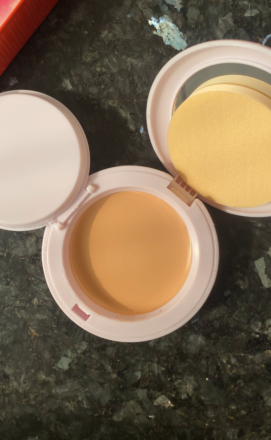 NATURAL HYDRA BRIGHT CREAM FOUNDATION IN MEDIUM SHADE