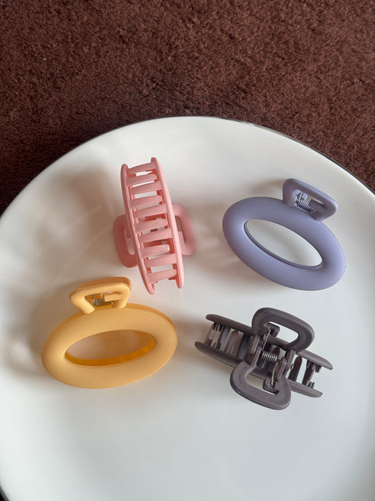 MATTE CHUNKY OVAL CLAW CLIPS