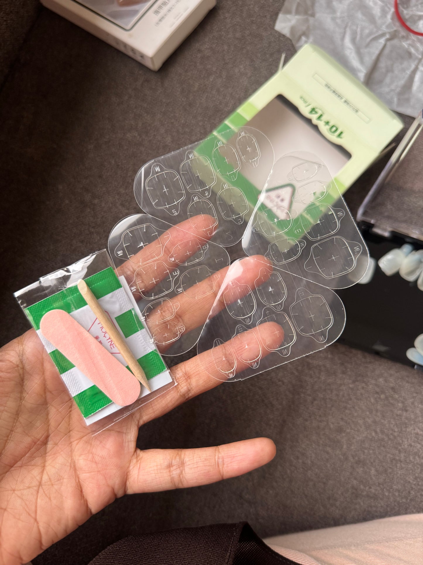 B181 HIGH QUALITY ACRYLIC NAIL SET (24 PIECES)