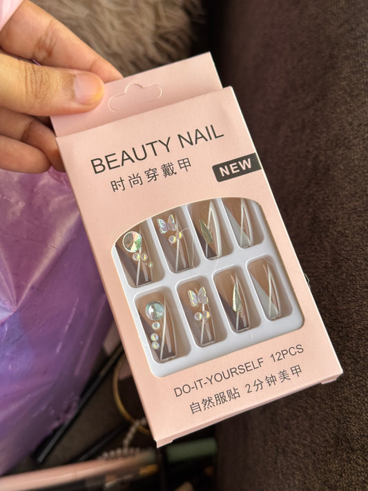 B31 NAIL SET WITH STICKER PACK (12 NAILS)