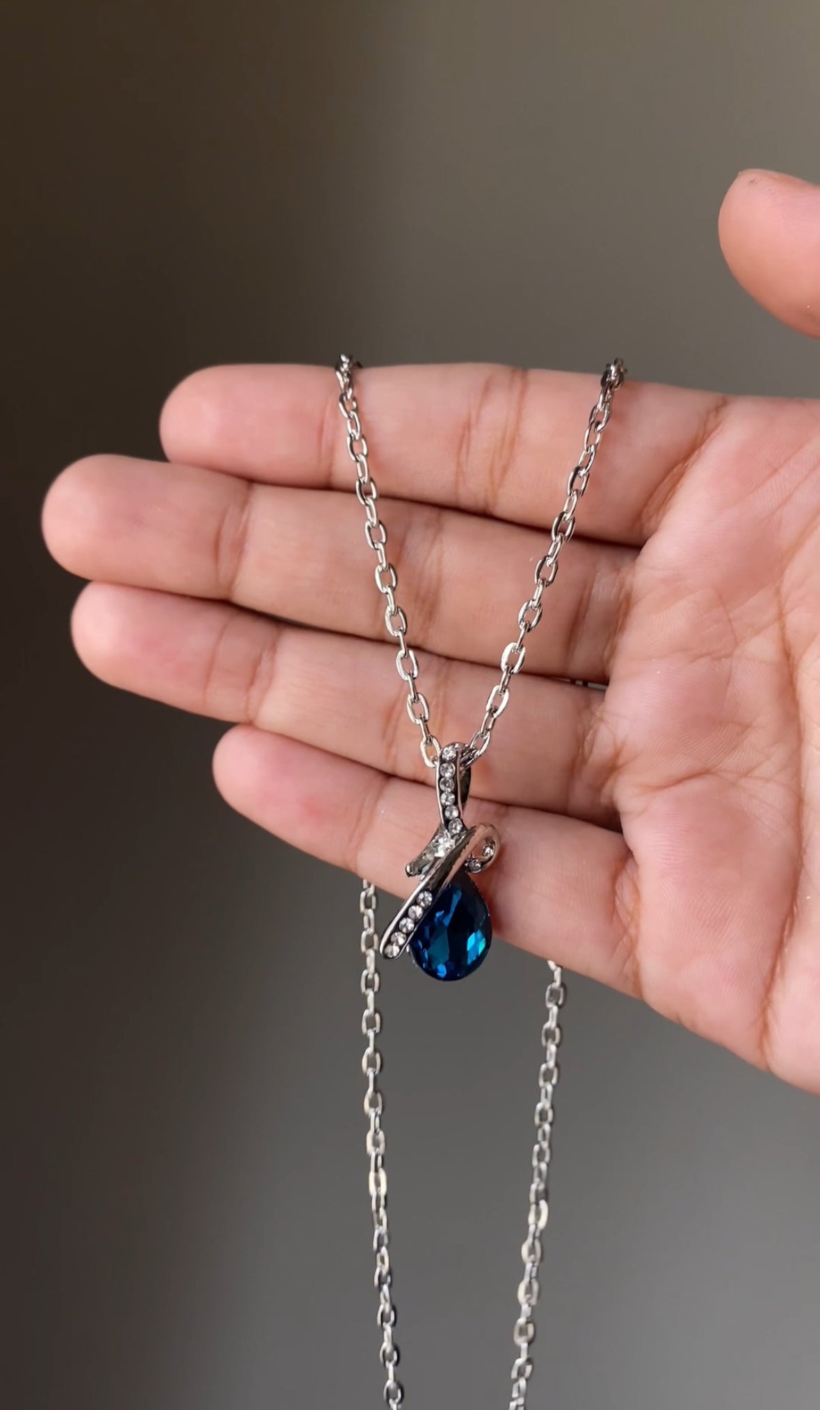 E396 BLUE STONE PENDANT