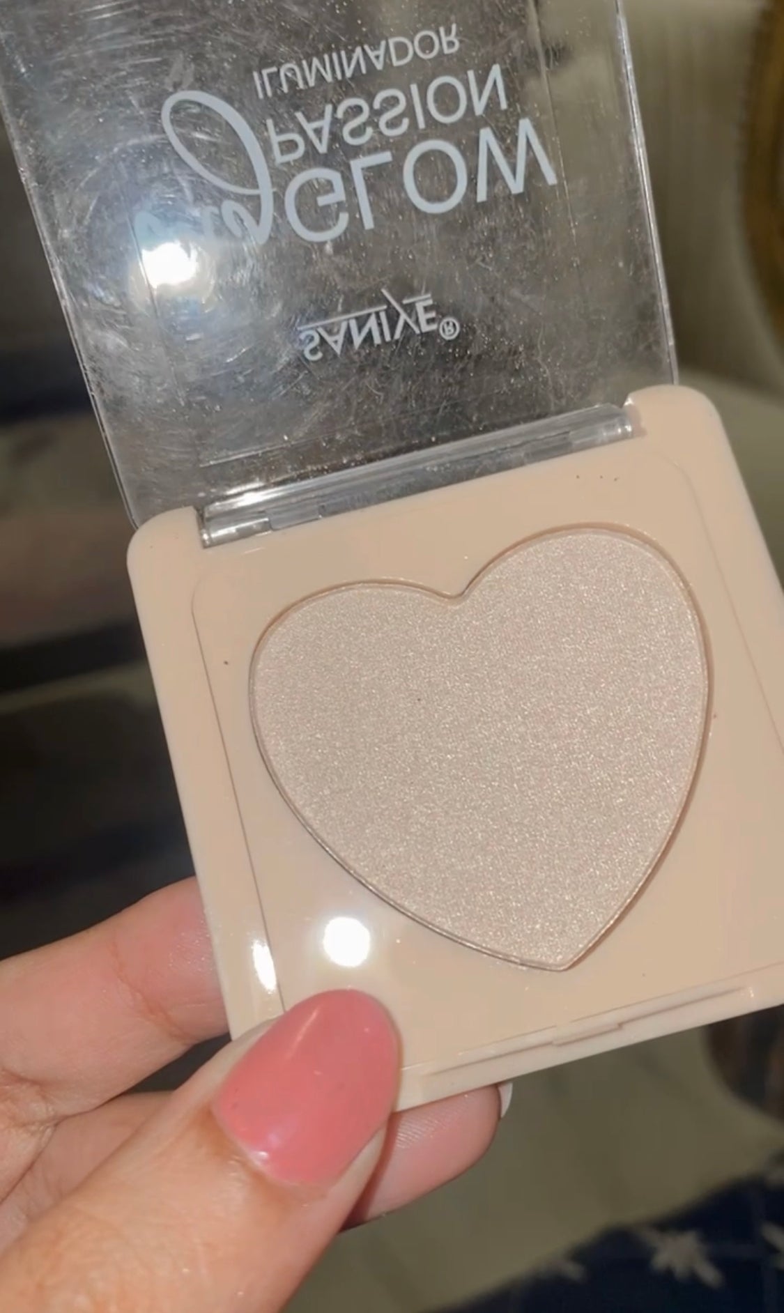 BB SANIYE SUPER SOFT HEART HIGHLIGHTER