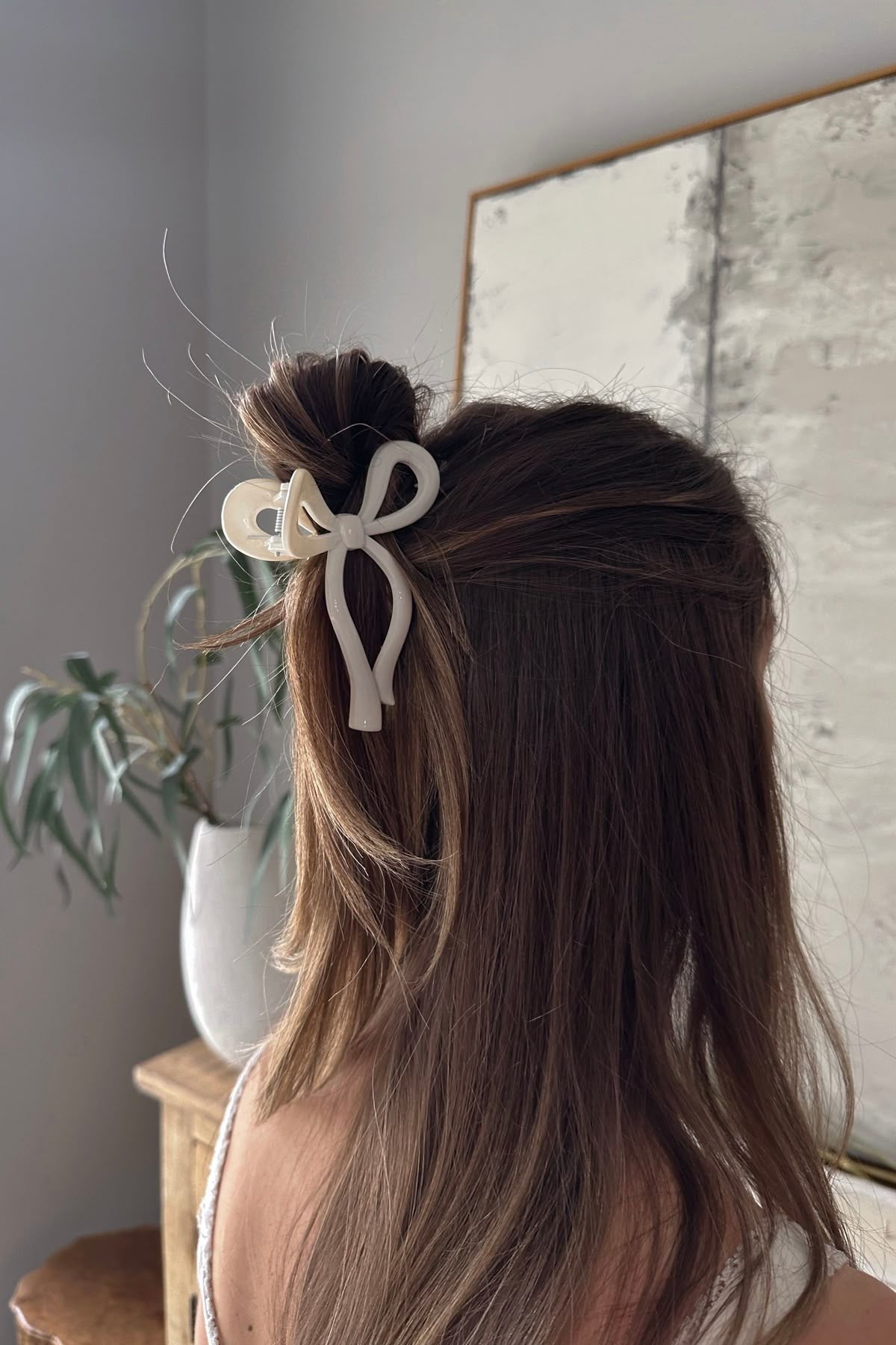 ACRYLIC BOW HAIR CLAW