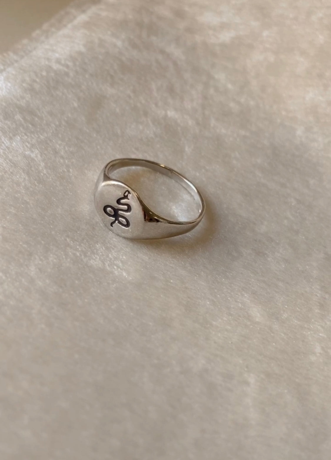 BB05 SIGNET RING