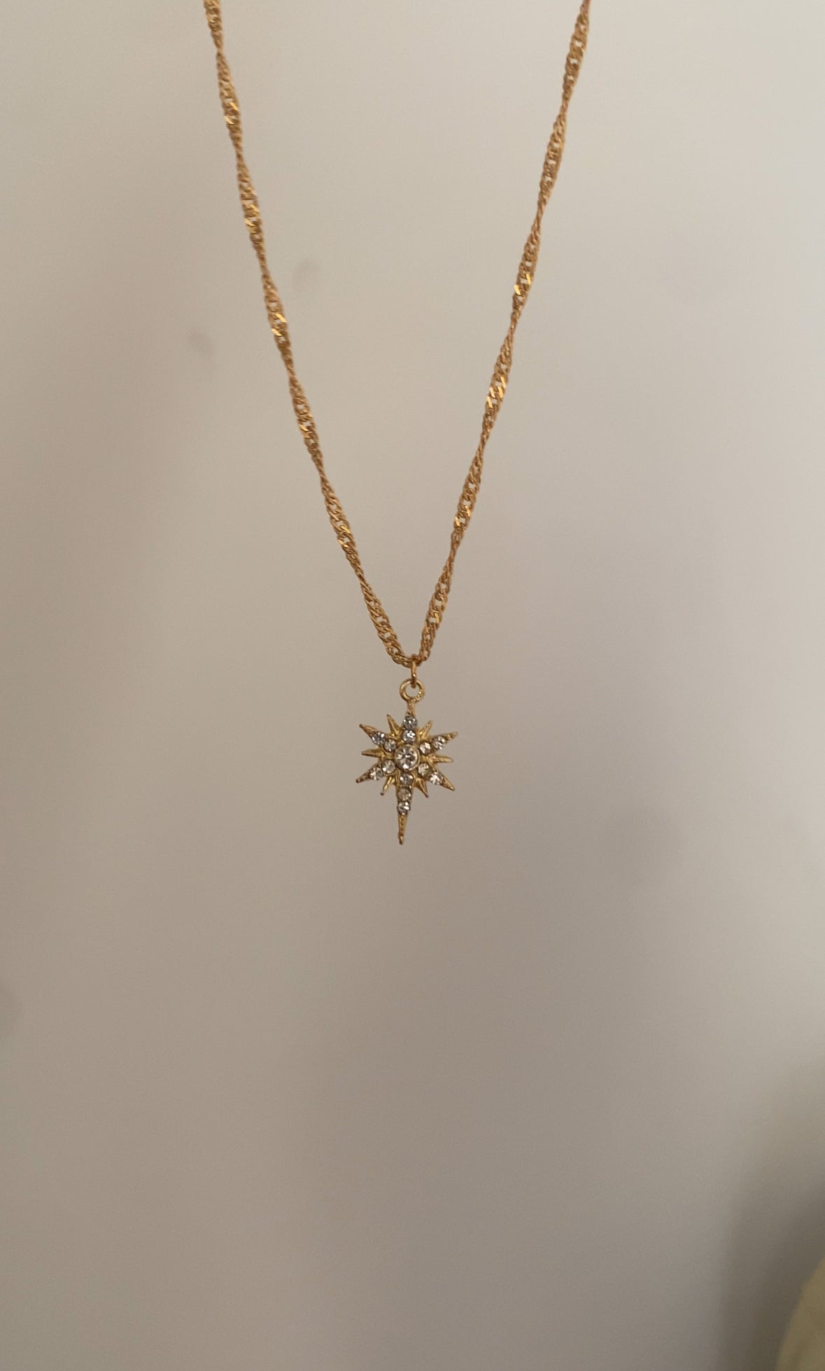 F97 STAR NECKLACE