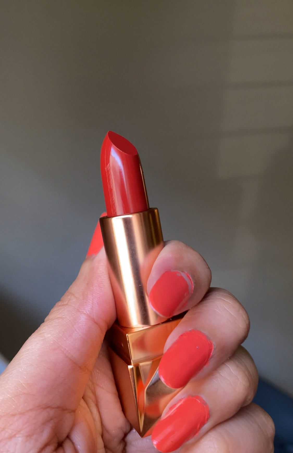 D 03 PINKISH RED MORECOOL LIPSTICK