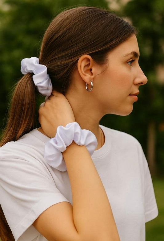 WHITE SILK SCRUNCHIE