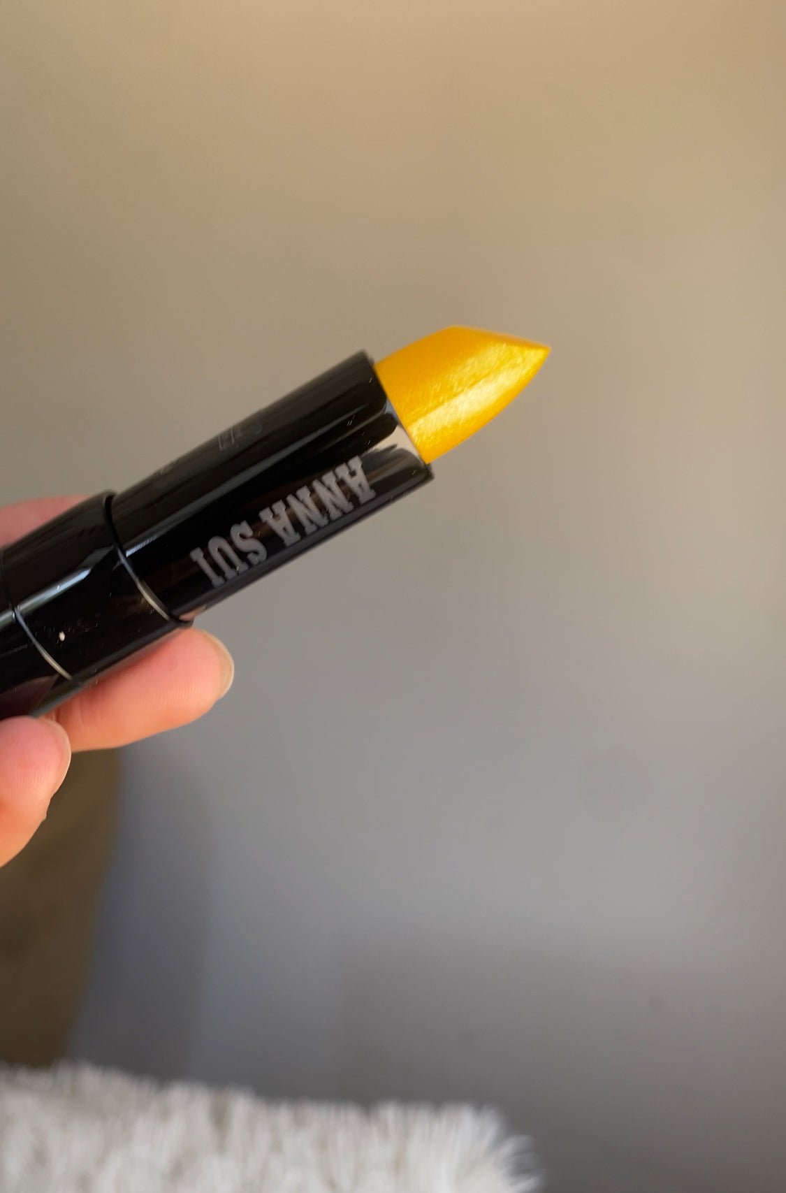 (E) 850 ANNA SUI LIPSTICK