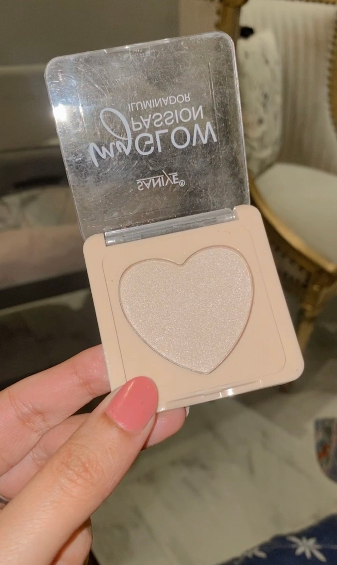 BB SANIYE SUPER SOFT HEART HIGHLIGHTER