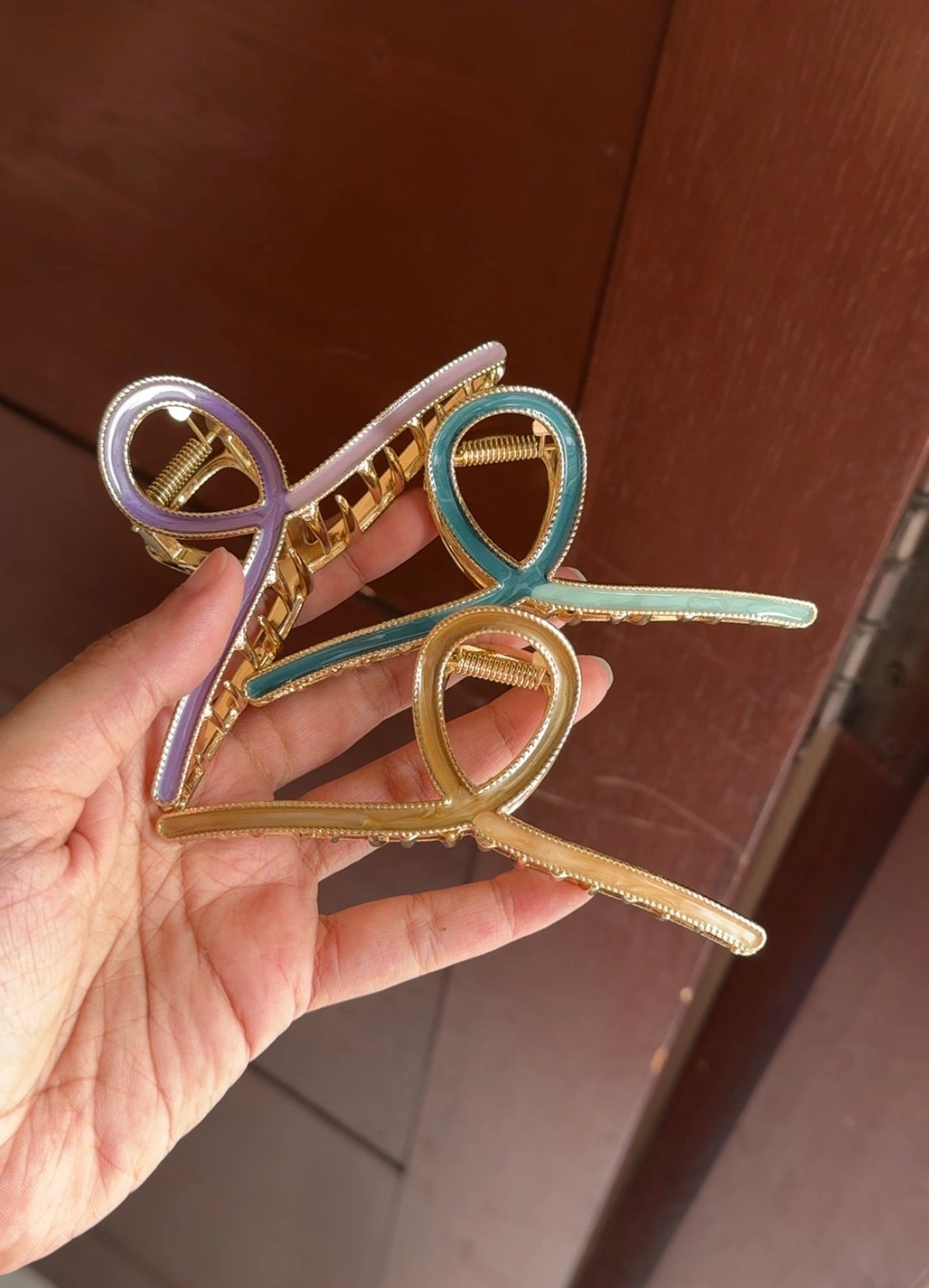 E121 METAL HAIR CLAW