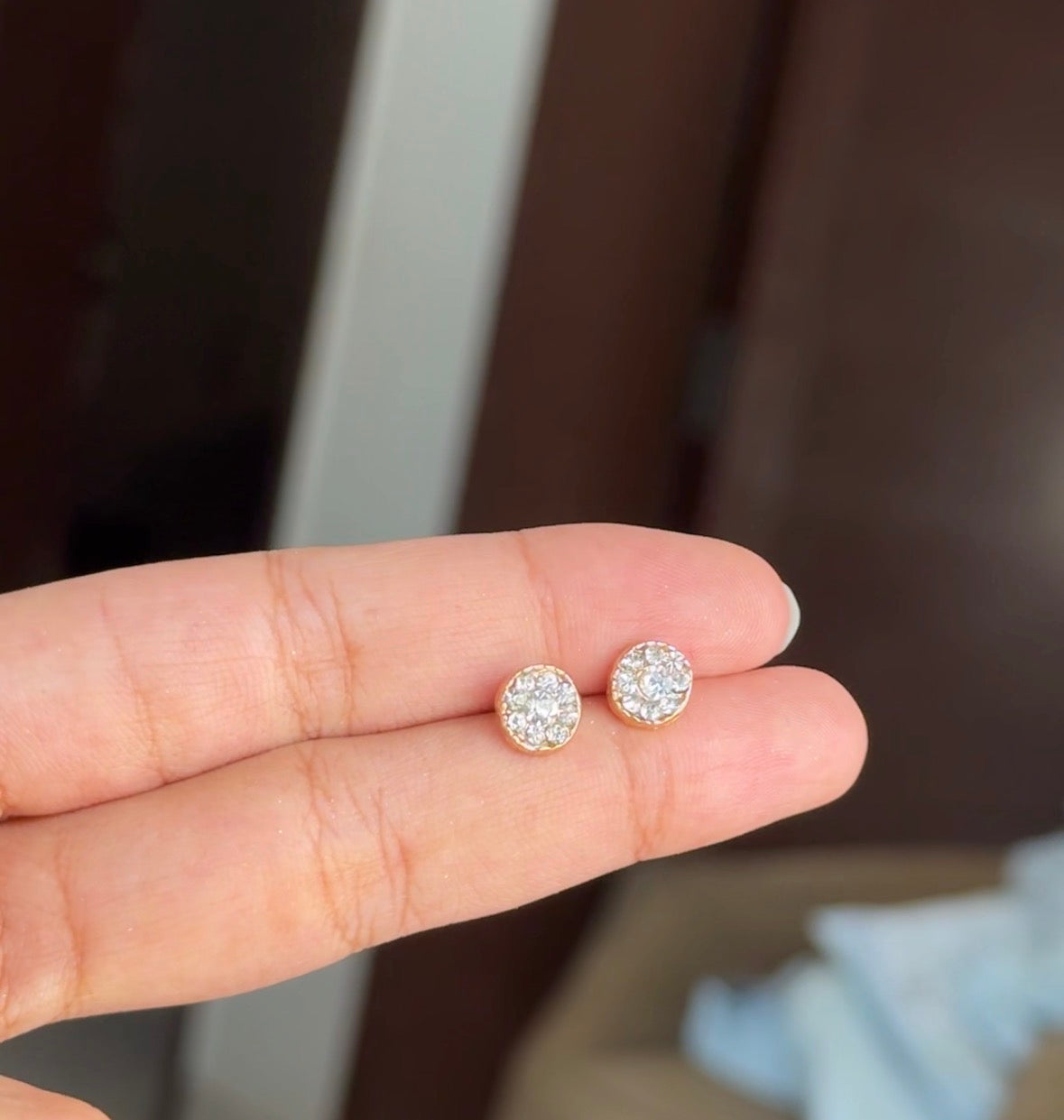 E284 STUDS