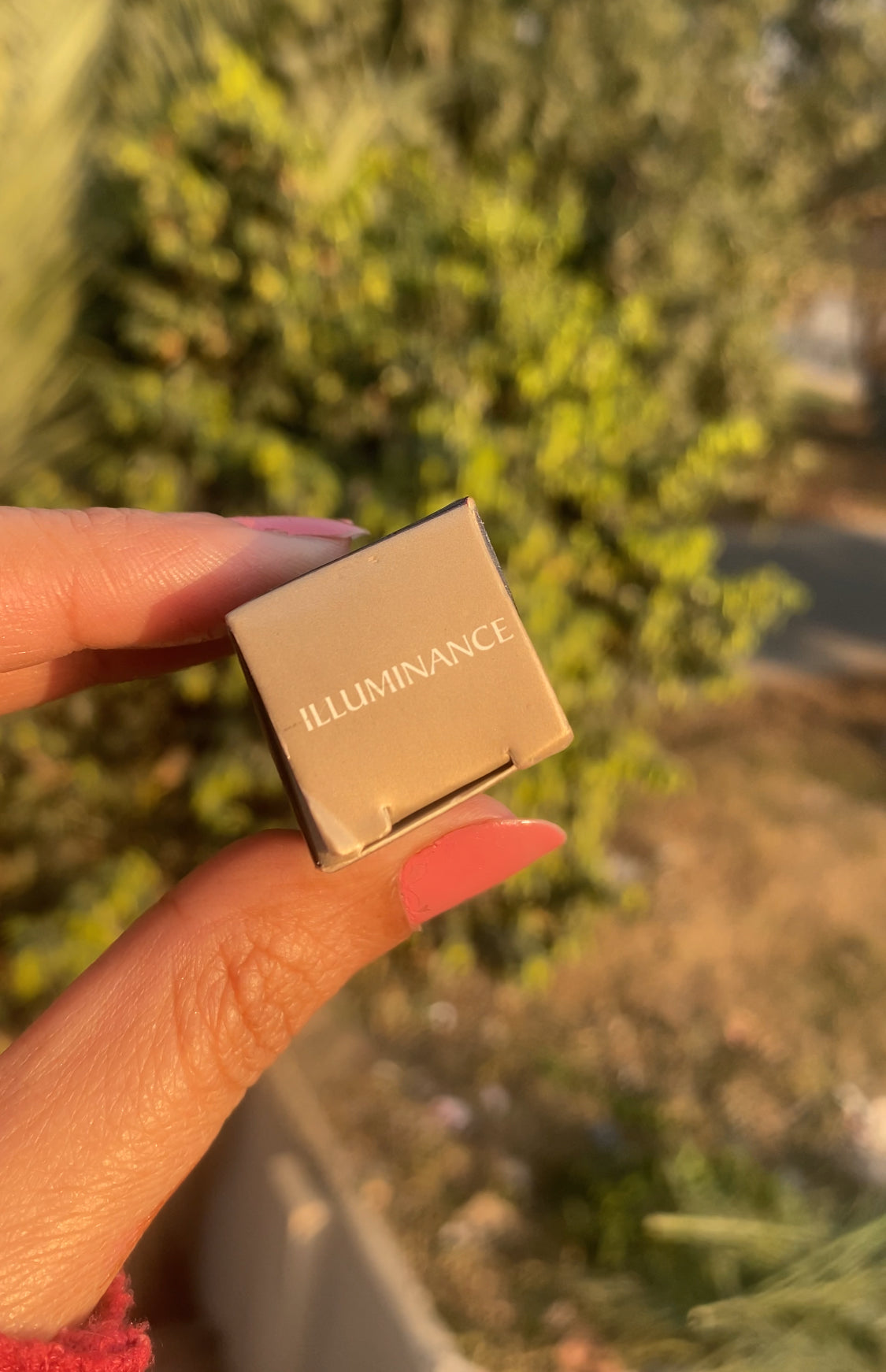 ILLUMINANCE HIGHLIGHTER AND WATERLINE PENCIL