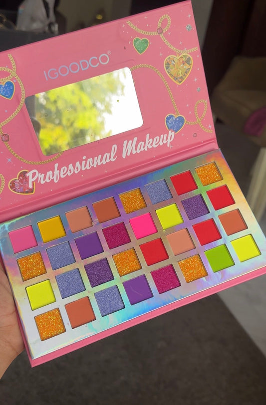 18 DAZZLE CHARM EYESHADOW PALETTE
