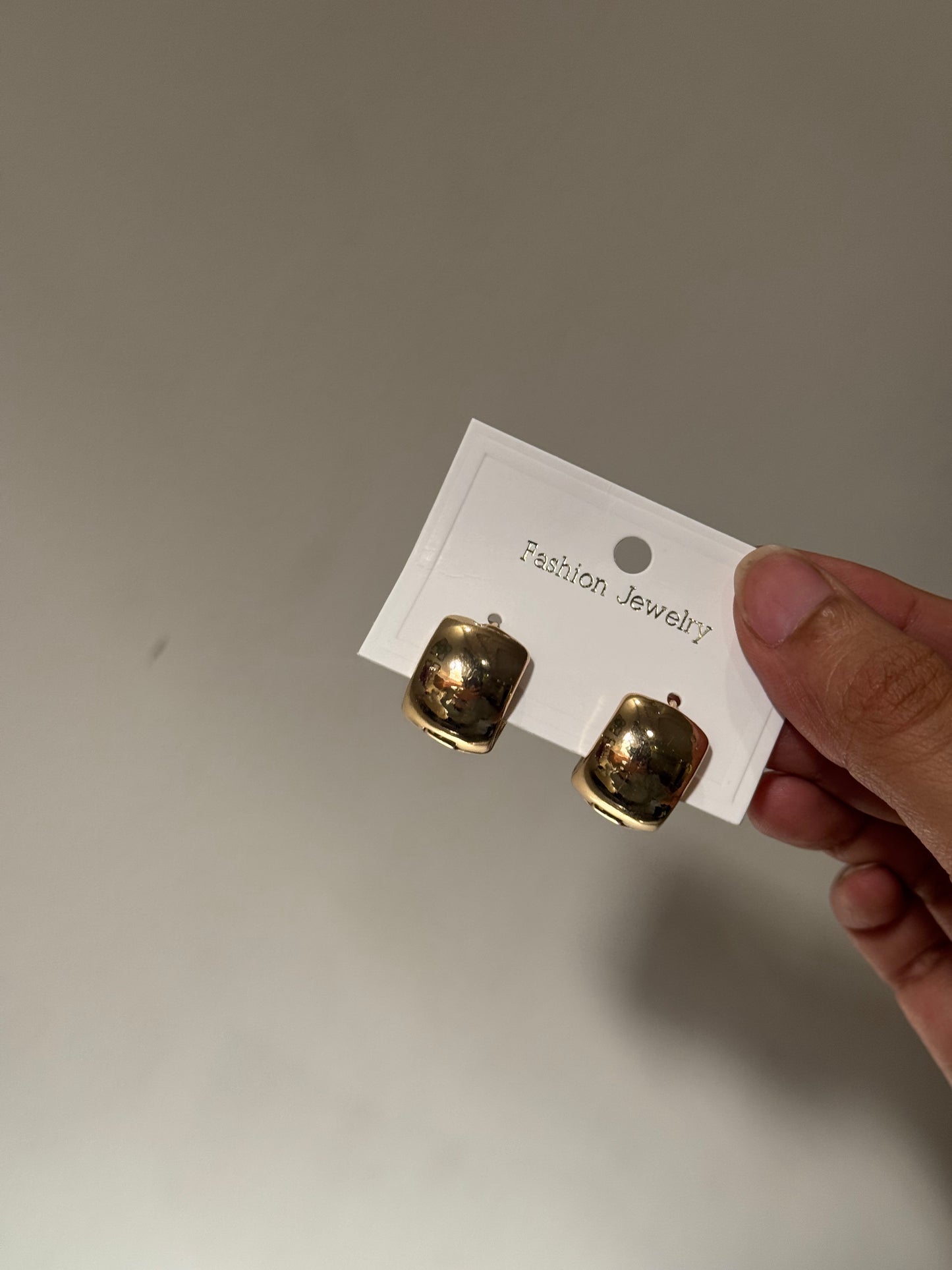 TRENDY GOLD EAR STUDS / CHUNKY HOOPS