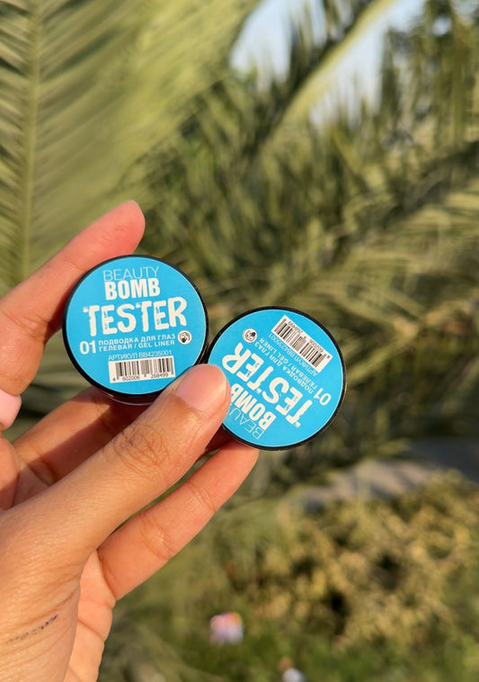 B110 BEAUTY BOMBS BLUE GEL EYELINER / EYESHADOW