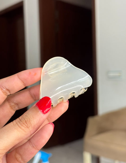 B238 RESIN HAIR CLAW