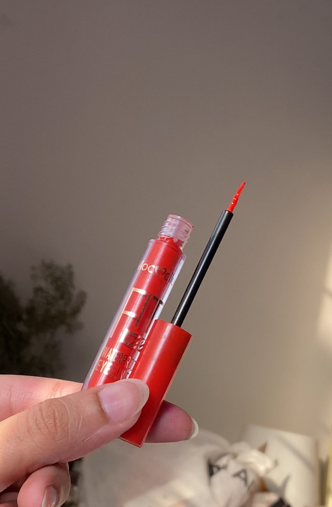 E276 RED EYELINER